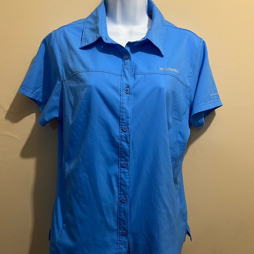 Short sleeve, blue, button-down,
